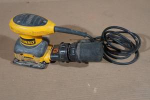 lot 130 image: DeWalt 14 Sheet Palm Sander