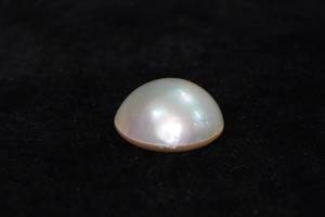 lot 181 image: Mabee Pearl Round Hemisphere Cut