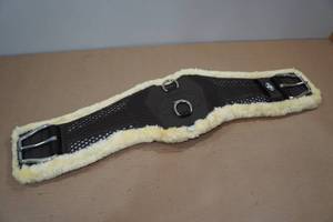 lot 211 image: Professional Choice Contoured Cinch 28