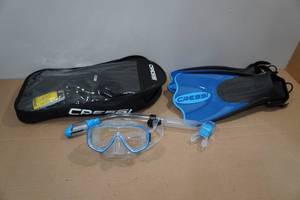lot 227 image: Cressi Adult Palau Fin Snorkel Set -Fin Size LXL, Blue