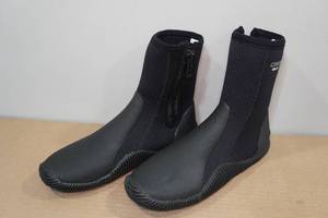 lot 229 image: Cressi Isla 5mm Diver Shoes -Size 11
