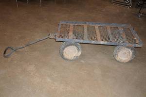 lot 250 image: Flat Bed Garden Wagon