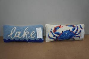 lot 252 image: 2 Peking Handcraft Throw Pillows 12x5
