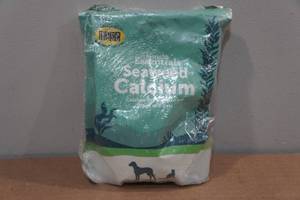 lot 277 image: Animal Essentials Seaweed Calcium Supplement for Dog & Cats 12oz
