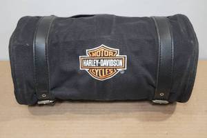 lot 302 image: Harley Davidson 8-Pocket Waterproof Storage Barrel Bag