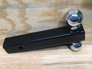 lot 44 image: Curt Multi-Ball Ball Mount Model # 45002 08142450.41