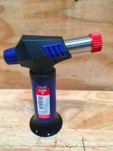 lot 60 image: Magnum Blue Torch Lighters 0724257.25