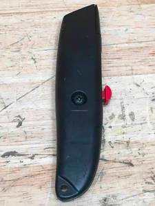 lot 64 image: Lot of 4 - Box cutters