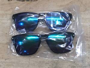 lot 84 image: Lot of 2 - Sunglasses with blue-green tint