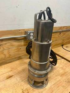 lot 23 image: HONDA WSP100AA 1hp 115V Submersible Trash Pump