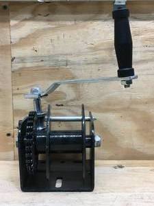 lot 103 image: Ultra-Tow Worm Gear Winch Model # 52813