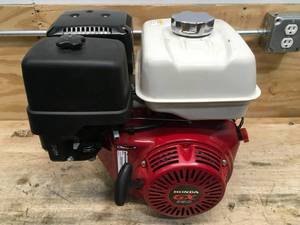 lot 4 image: Honda GX 390 Gasoline Engine Model # GX390UT2XHA2