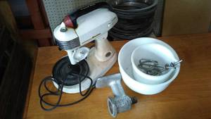 lot 414 image: Vintage General Mills Mixer And Accessories