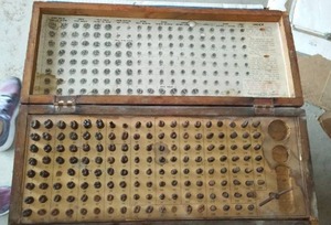 lot 435 image: Vintage Dental Tooth Mold