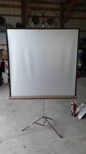 lot 441 image: Da-Lite Silver Pacer Projector Screen.