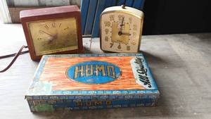 lot 361 image: Humo Cigar Box and Clocks (2).