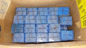 lot 366 image: 18 cu. in. Non-Metallic Single Gang Nail-on Zip Box.