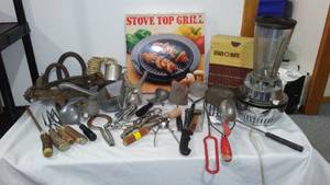 lot 119 image: Vintage Kitchenware and More. Mince-O-Matic