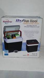lot 28 image: Koolatron 12V Fun Kool Cooler.