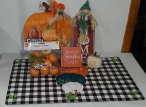 lot 60 image: New Fall Dcor.