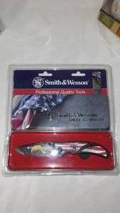 lot 114 image: Smith And Wesson Heros Knife  NEW.