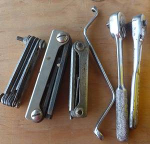 lot 51 image: Ratchets, hex wrench sets, prybar