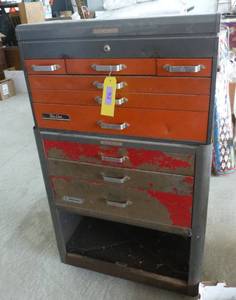 lot 92 image: Tool chest top and bottom (on wheels)