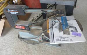 lot 97 image: Very good condition Delta 16 inch variable speed scroll saw