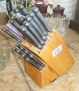 lot 112 image: Large butcher block on a lazy susan
