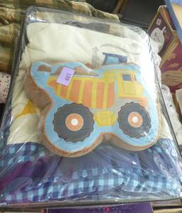 lot 139 image: Full size bed set with heavy equipment theme