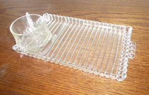 lot 143 image: Vintage glass plates and cups - 17 plates and 14 cups