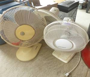 lot 147 image: three oscillating fans