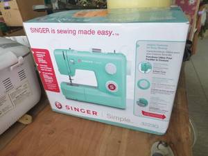 lot 149 image: Singer sewing machine like new