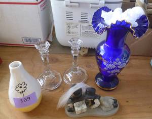 lot 169 image: Decorative items, the blue vase is from a custom glass blower in Czechlosavakia