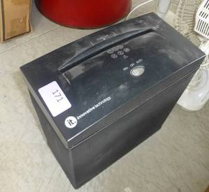 lot 171 image: Paper and credit card shredder
