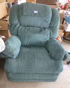 lot 179 image: Lazy Boy recliner.  Has one tear by the head rest