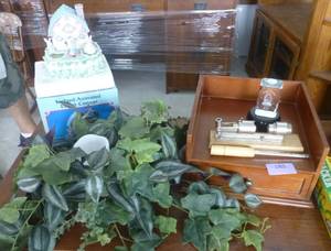 lot 185 image: Greenery with led candle, easter cottage, walnut crusher, writing drawer