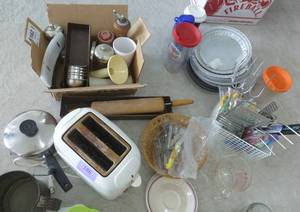 lot 186 image: Large group of kitchen items, mixer, toaster, pan, measuring cups and scoops, salt and pepper grinders, nut crackers