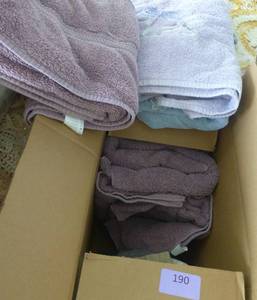 lot 190 image: Box of bath towels and wash cloths