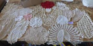 lot 199 image: Lot of vintage doilies, arm rest covers