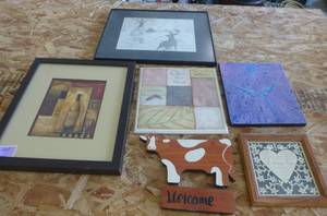 lot 207 image: Group of 6 pieces of wall dcor