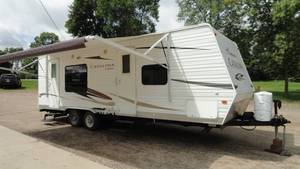 lot 1 image: 2011 Coachmen Catalina Travel Trailer
