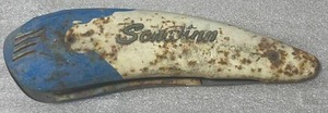 lot 3 image: 1950s Schwinn Horn Tank