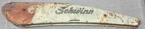 lot 4 image: 1950s Schwinn Horn Tank