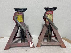 lot 6 image: Pair of 2 Ton Jack Stands