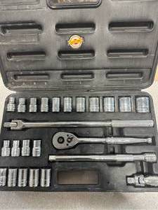 lot 18 image: Ace Professional 24pc Socket Set
