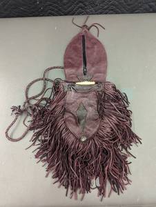 lot 22 image: MA 2 - Handcrafted Leather Fringe Purse