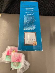 lot 44 image: MN 5 - Classic Decor 4 Bottle BathShower Dispenser with Tree Hut Watermelon Foaming Gel Wash