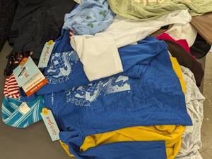lot 60 image: MS 4 - Assorted Clothing Lot - Mixed Sizes and Brands