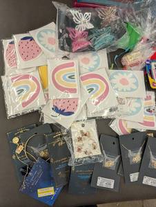 lot 68 image: MS 4 - Assorted Lot of Jewelry, Accessories, and Beauty Products